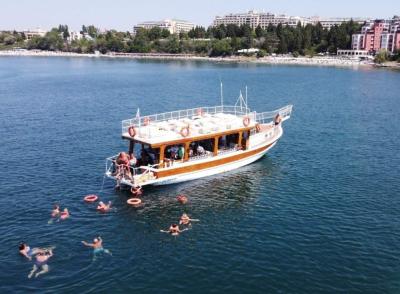 YACHT CRUISE - BLUE SKY 1